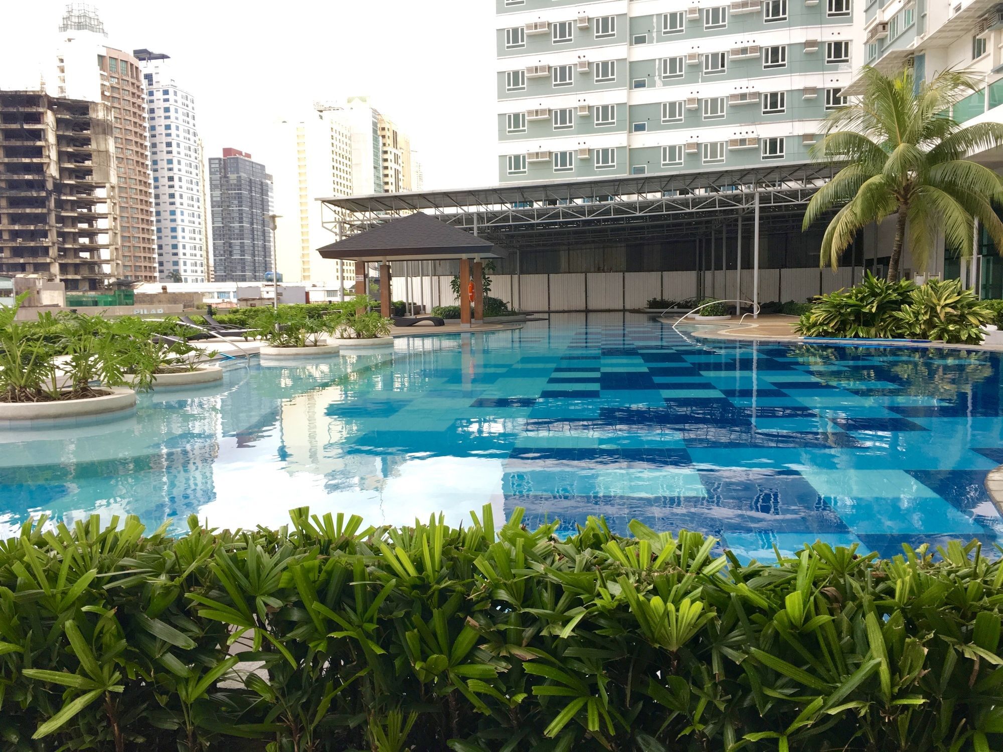 The Beacon Serviced Residences Макати Экстерьер фото