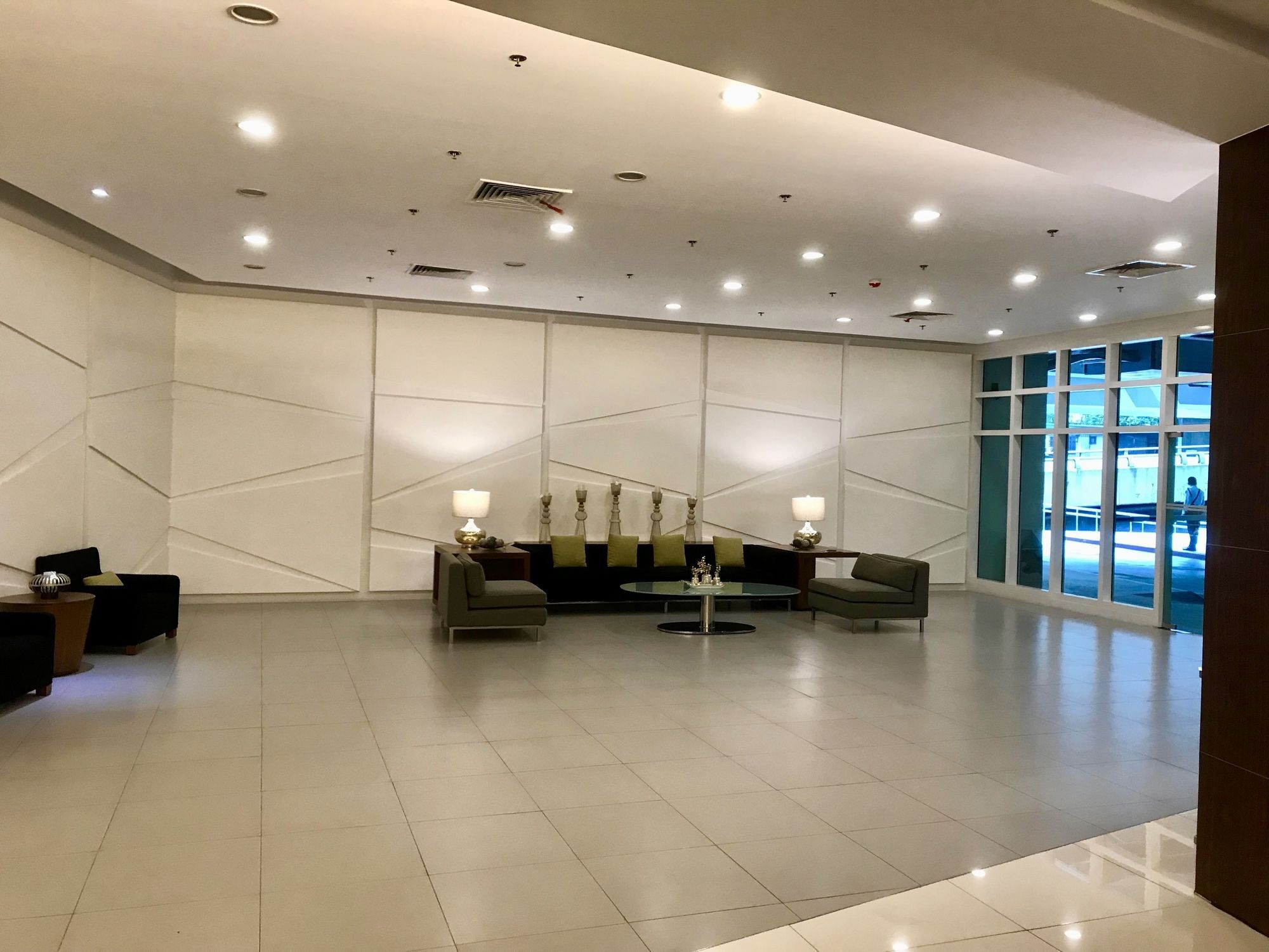 The Beacon Serviced Residences Макати Экстерьер фото