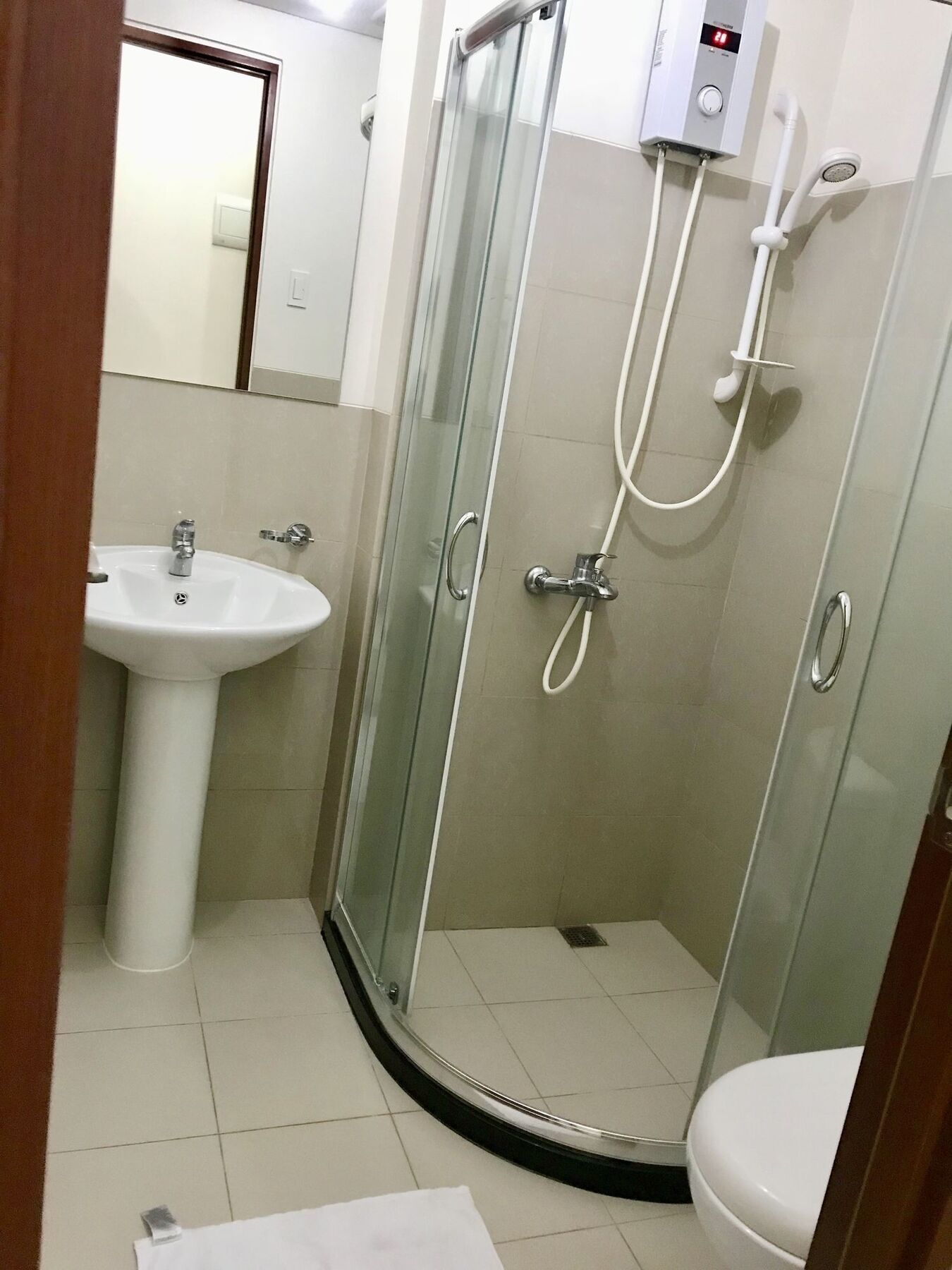 The Beacon Serviced Residences Макати Экстерьер фото