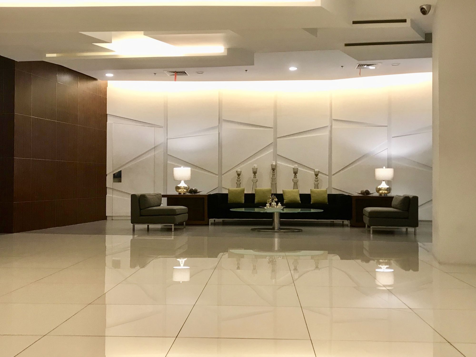 The Beacon Serviced Residences Макати Экстерьер фото