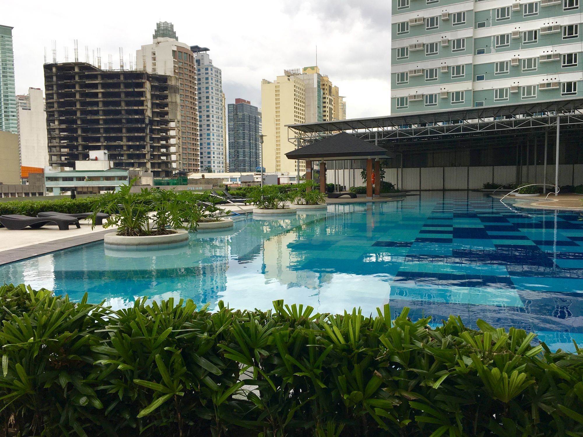 The Beacon Serviced Residences Макати Экстерьер фото